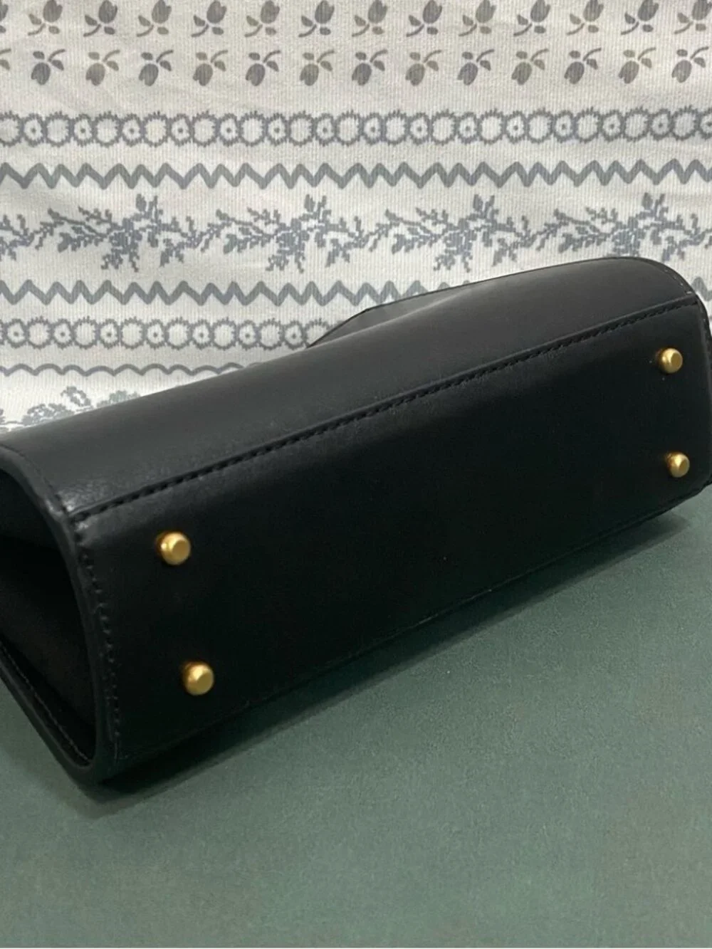Tory Burch Elegant Black Leather Handbag